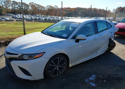 2018 Toyota Camry Se z USA, uszkodzony, nr VIN 4T1B11HK3JU557444